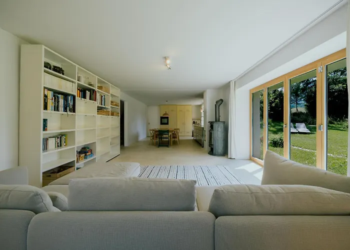 Casa de Férias Stylish Jura House For 10 Guests Grandval